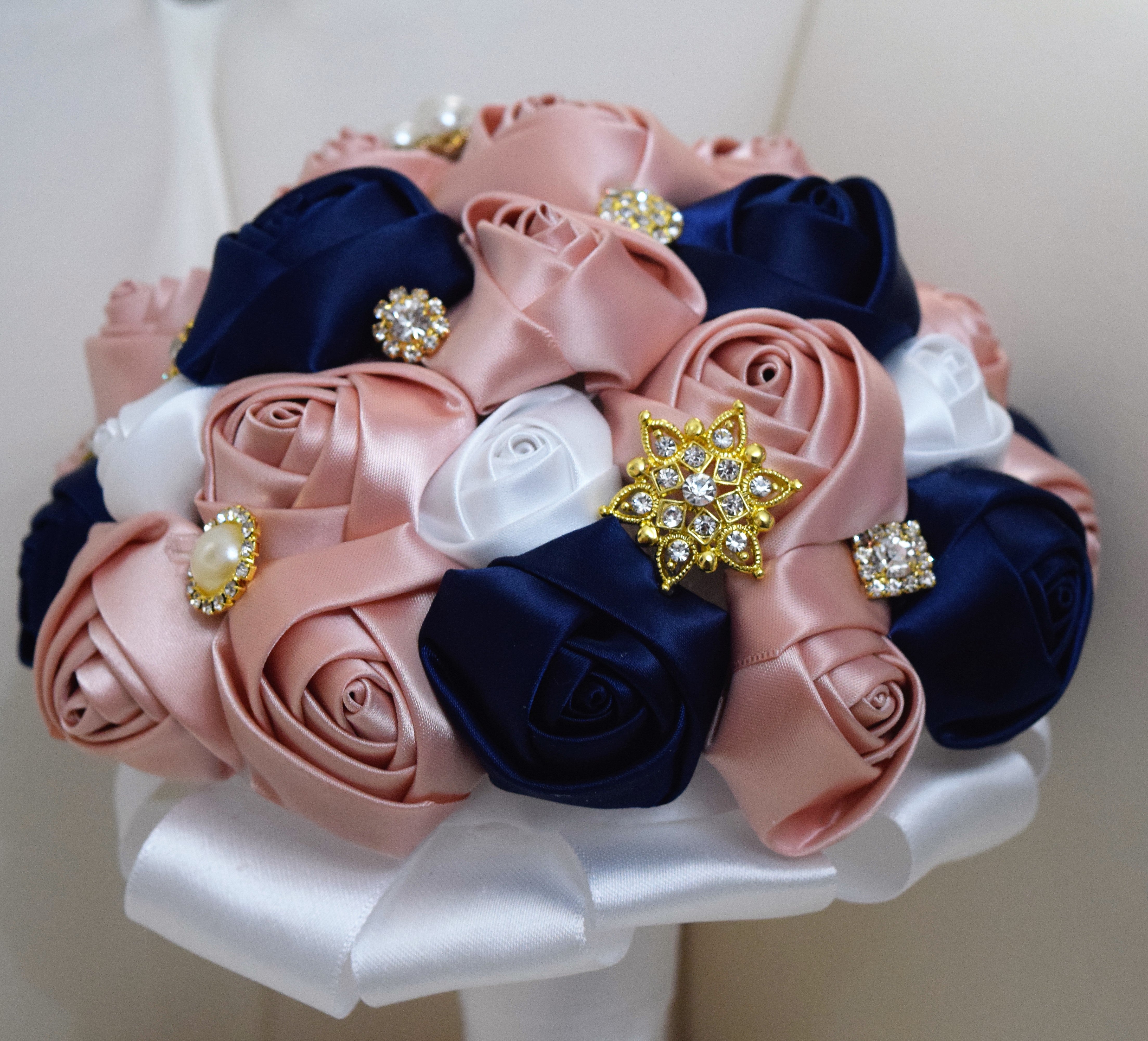 WEDDING CAKE PACK PEARL BROOCH WITH RIBBON & PEARLS BLUES